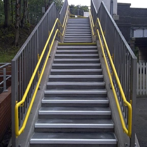 ترمیم کف پل عابر پیاده